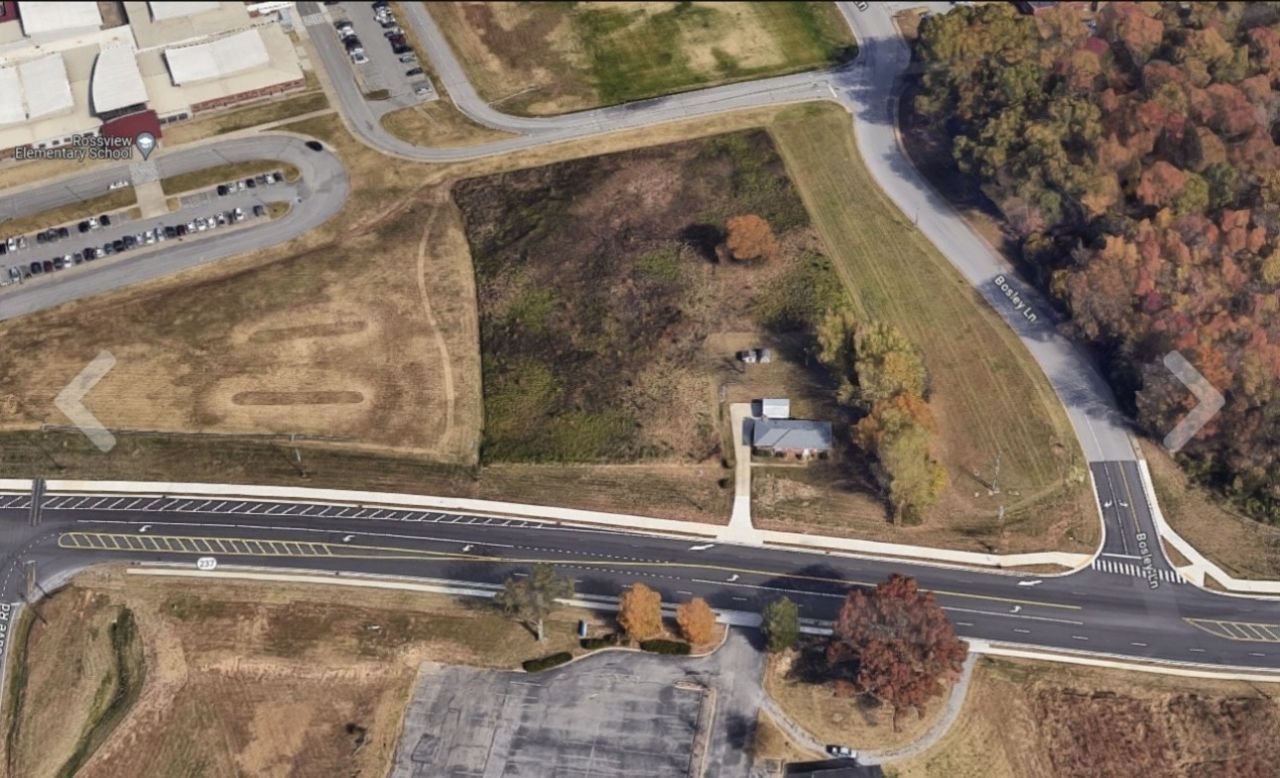 1231 Rossview Rd, Clarksville, TN 37043 Main Photo