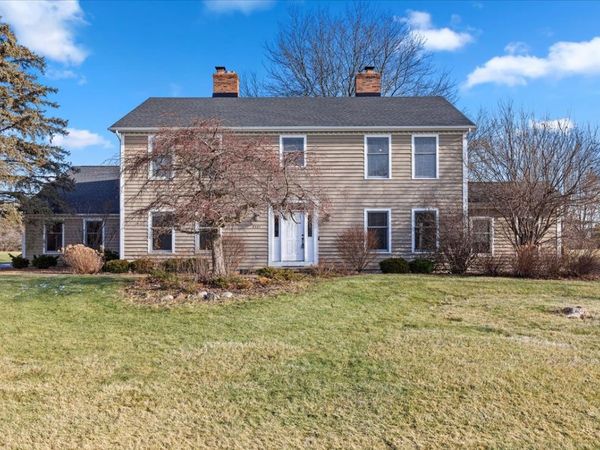 2321 Steeple Chase Circle W, Libertyville, IL 60048