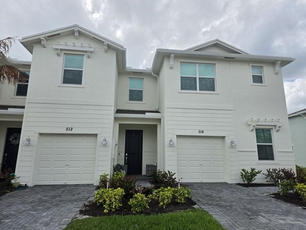 512 SE Rivergrass Street, Port St. Lucie, FL 34984