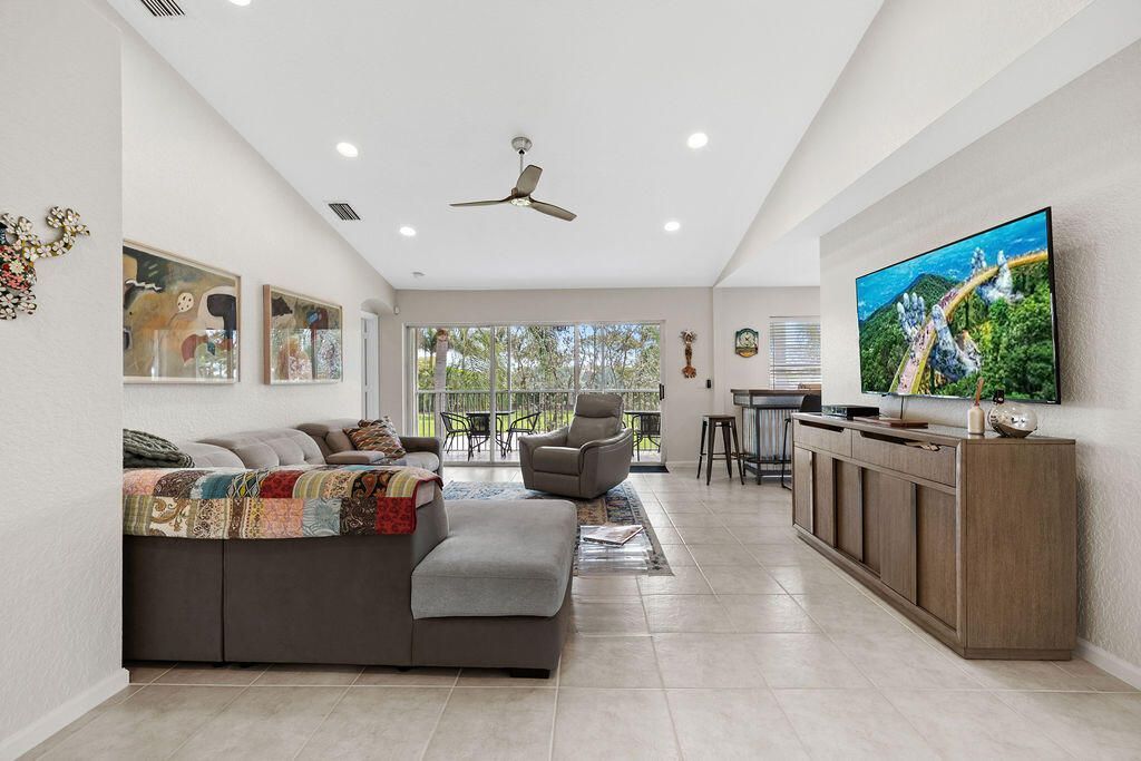 8050 Aberdeen Drive, Unit 202, Boynton Beach, FL 33472 Photo