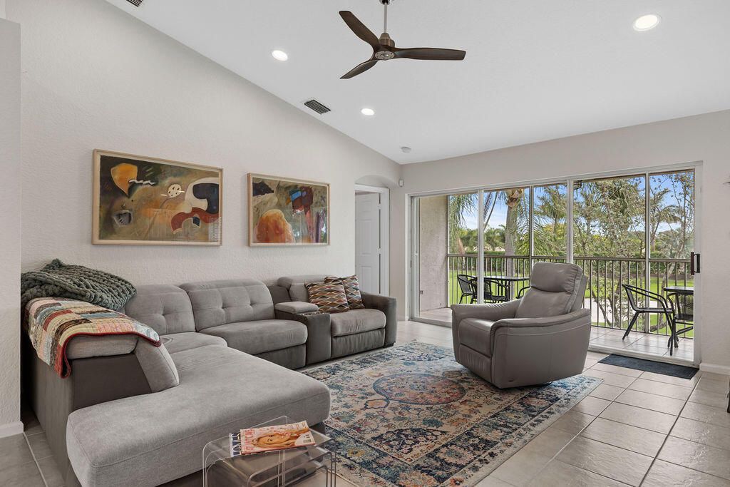 8050 Aberdeen Drive, Unit 202, Boynton Beach, FL 33472 Photo