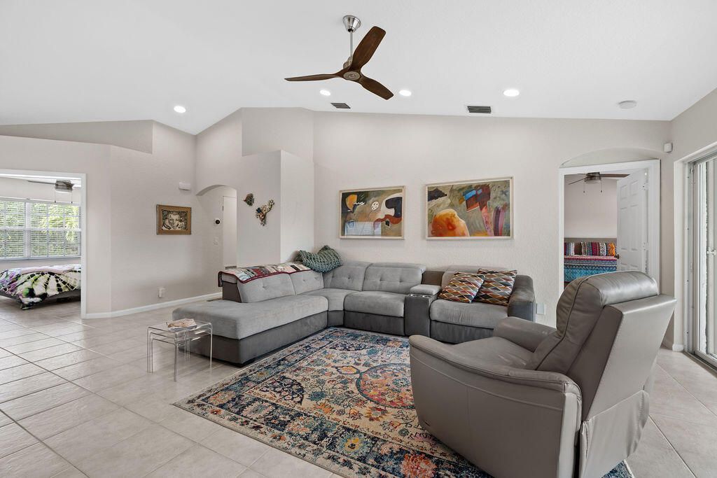 8050 Aberdeen Drive, Unit 202, Boynton Beach, FL 33472 Photo