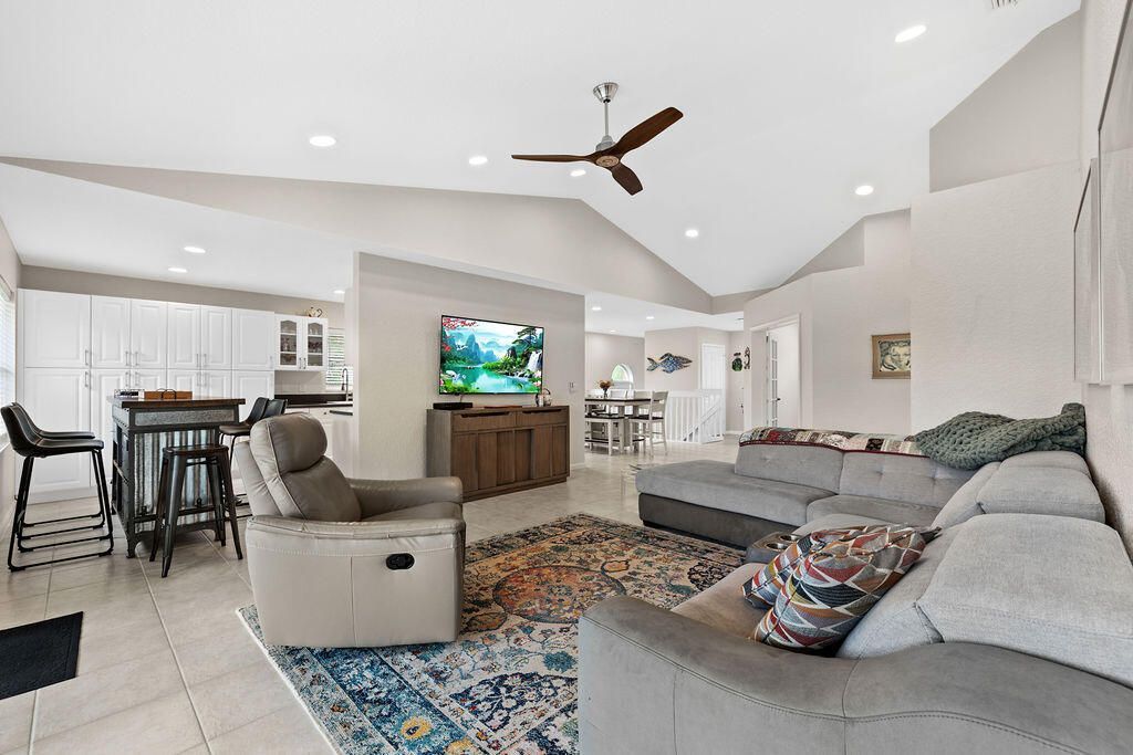 8050 Aberdeen Drive, Unit 202, Boynton Beach, FL 33472 Photo