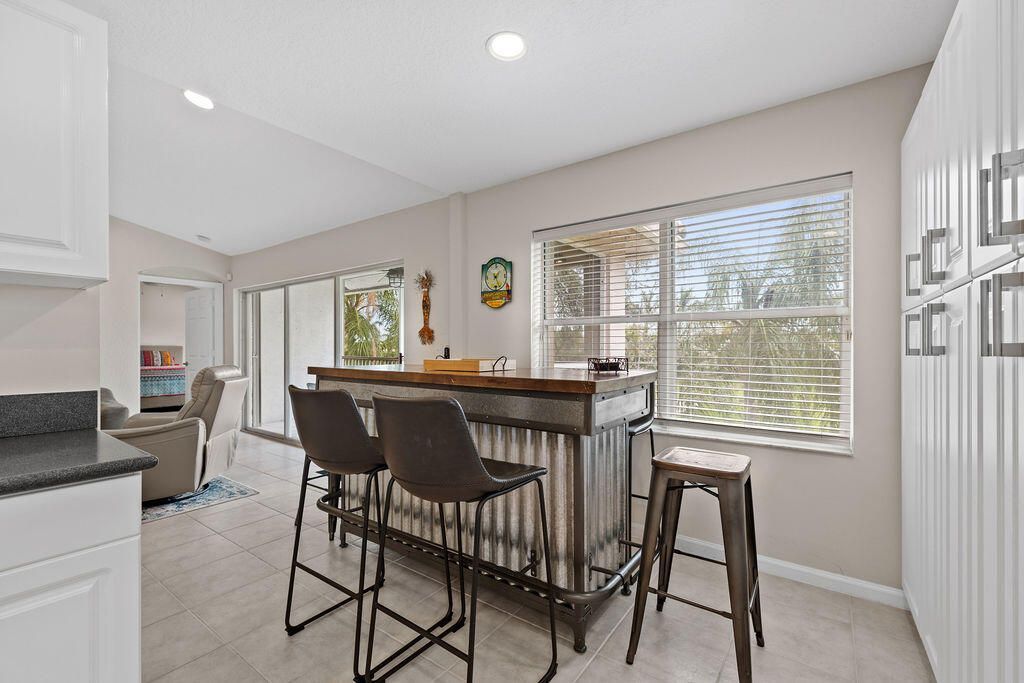 8050 Aberdeen Drive, Unit 202, Boynton Beach, FL 33472 Photo