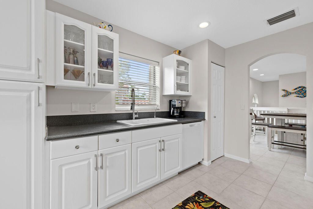 8050 Aberdeen Drive, Unit 202, Boynton Beach, FL 33472 Photo