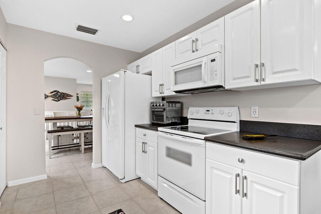 8050 Aberdeen Drive, Unit 202, Boynton Beach, FL 33472 Photo