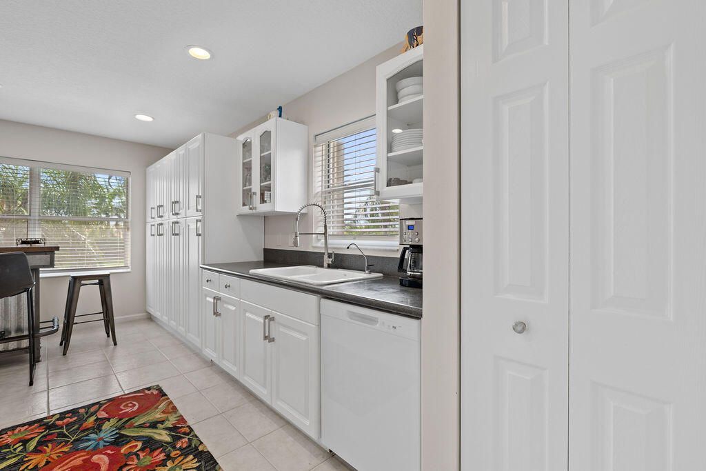 8050 Aberdeen Drive, Unit 202, Boynton Beach, FL 33472 Photo