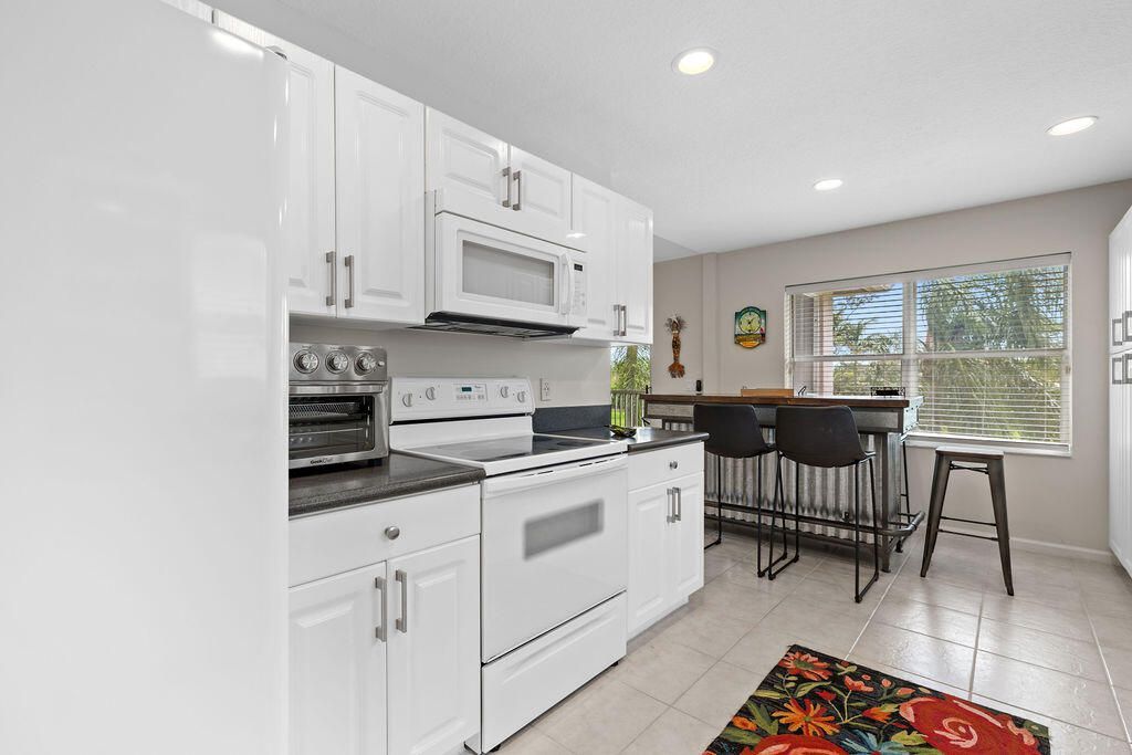 8050 Aberdeen Drive, Unit 202, Boynton Beach, FL 33472 Photo