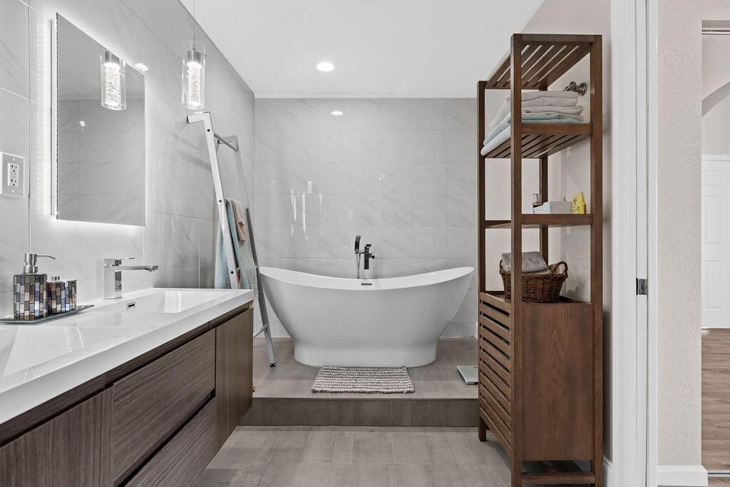 8050 Aberdeen Drive, Unit 202, Boynton Beach, FL 33472 Photo