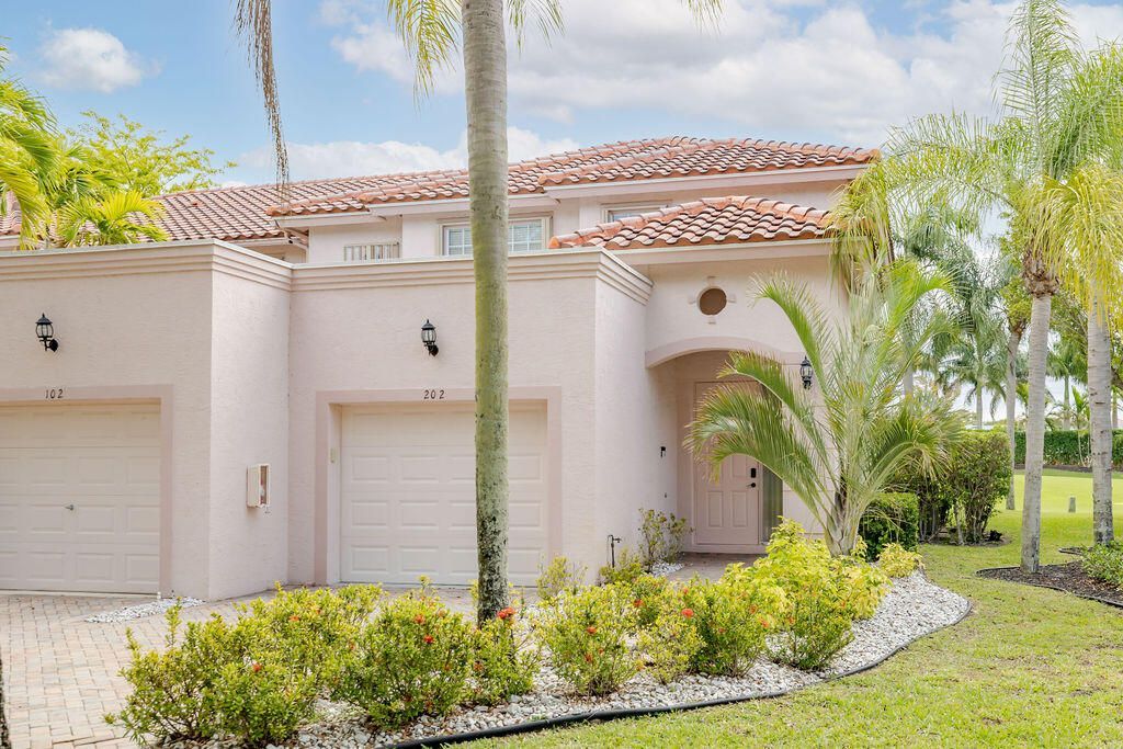 8050 Aberdeen Drive, Unit 202, Boynton Beach, FL 33472 Photo