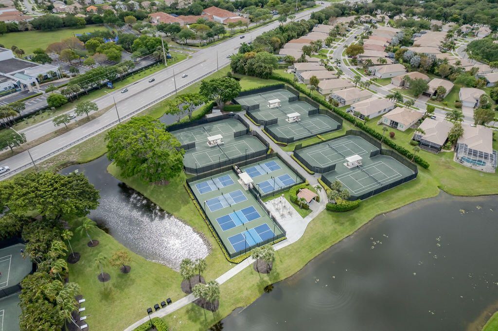 8050 Aberdeen Drive, Unit 202, Boynton Beach, FL 33472 Photo