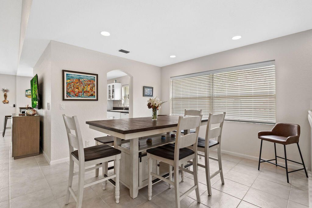 8050 Aberdeen Drive, Unit 202, Boynton Beach, FL 33472 Photo