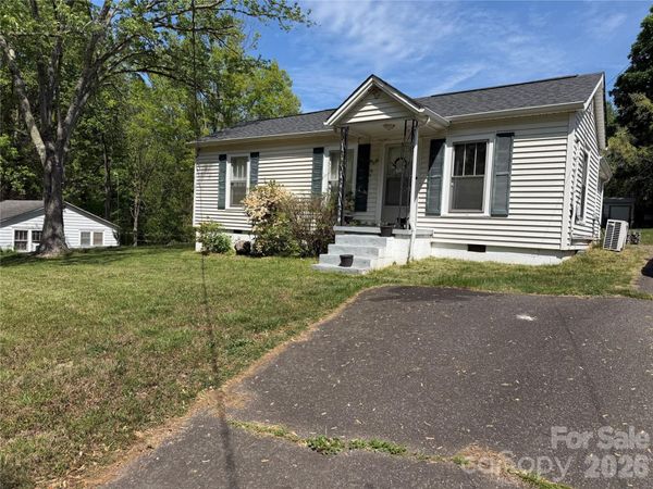 1131 15th Street SW, Hickory, NC 28602