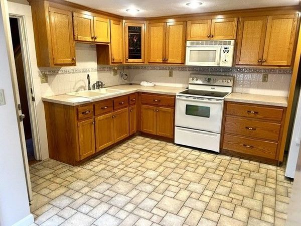 39 Beach St, Unit 1, Milford, MA 01757