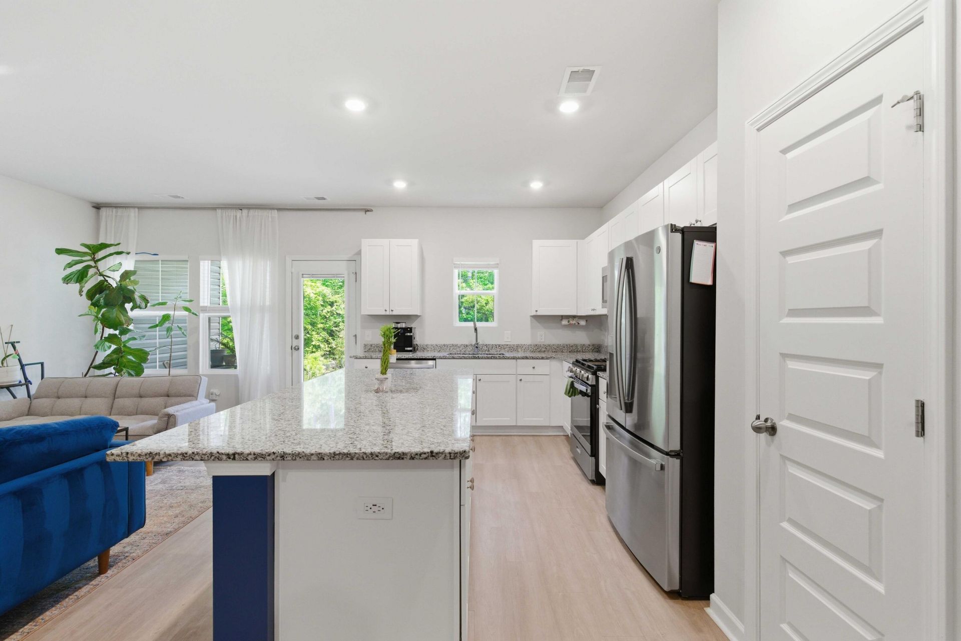 8052 Reagan Way Photo 14