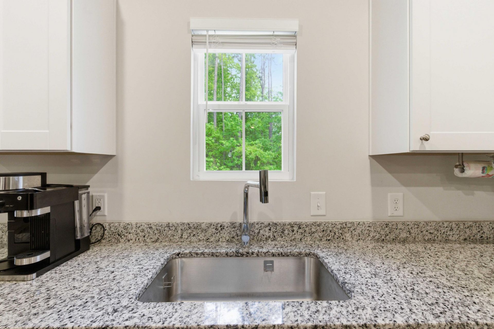 8052 Reagan Way Photo 16