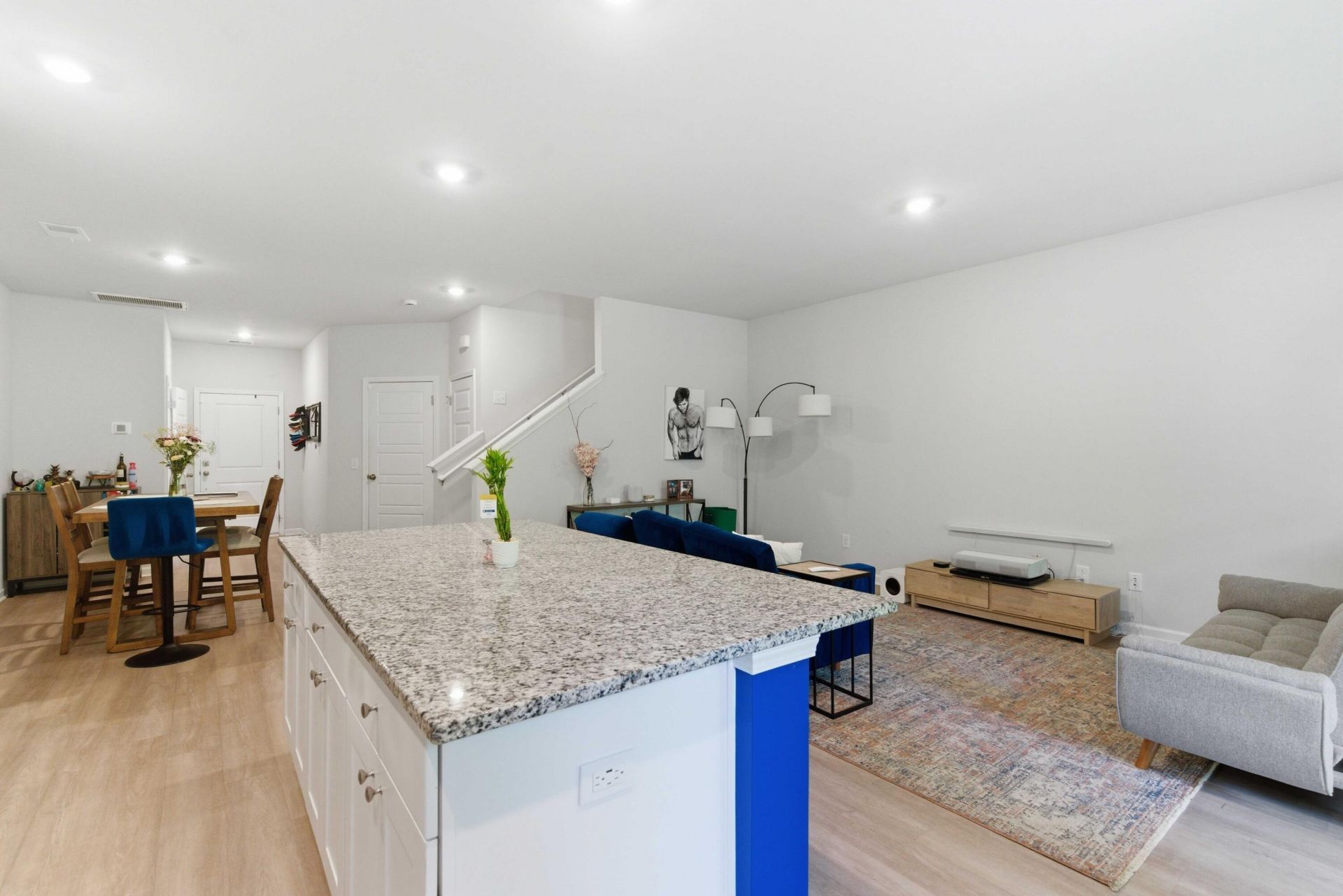 8052 Reagan Way Photo 20