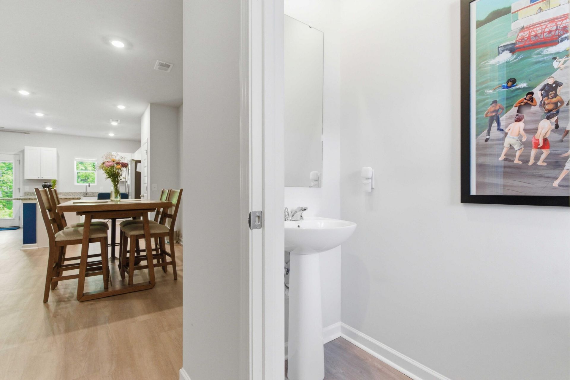 8052 Reagan Way Photo 32