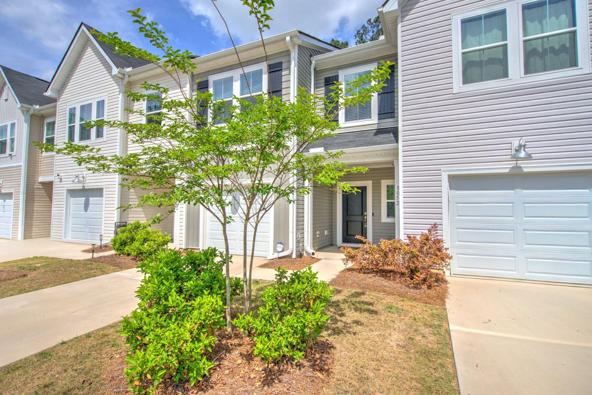 8052 Reagan Way Photo 4