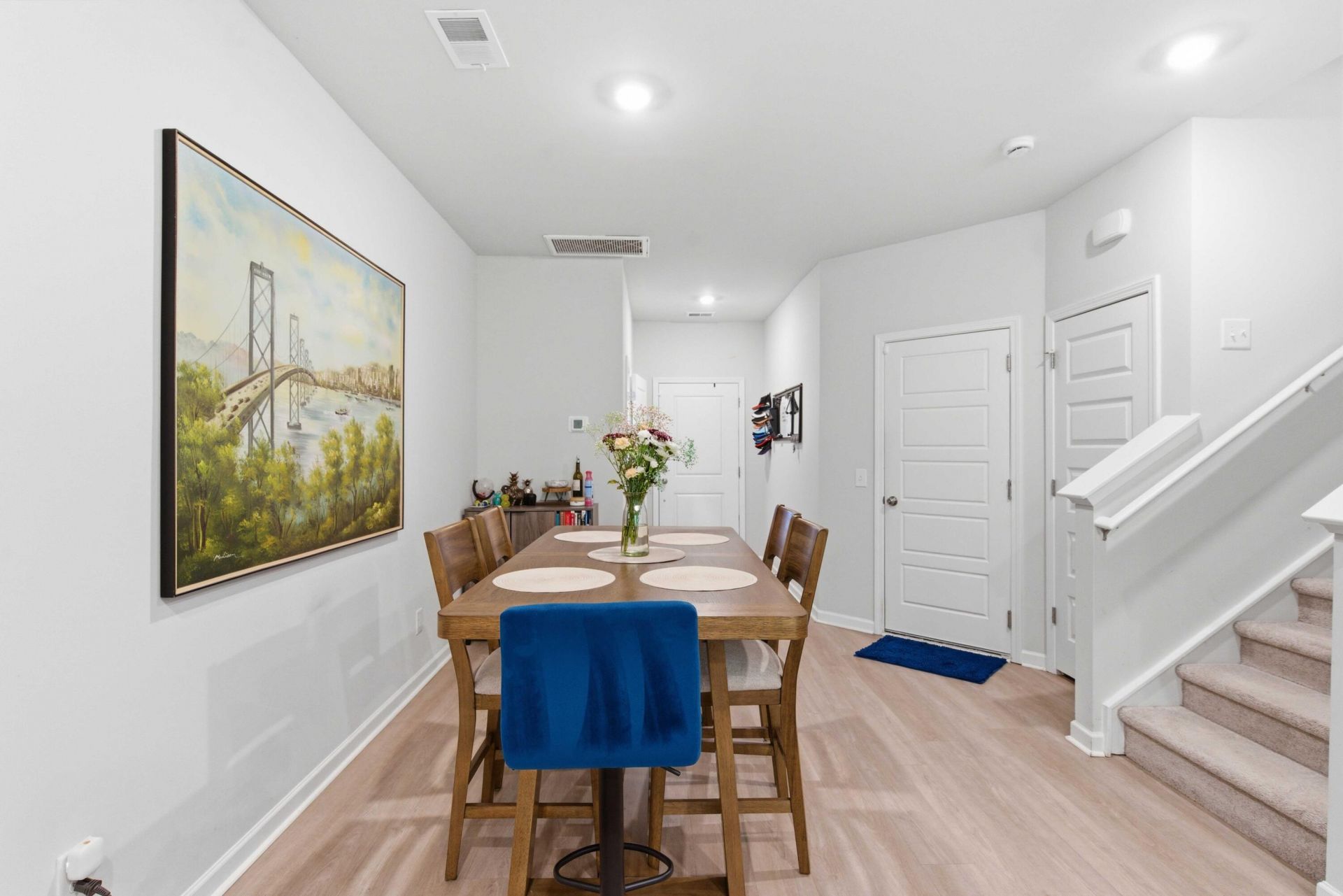 8052 Reagan Way Photo 5