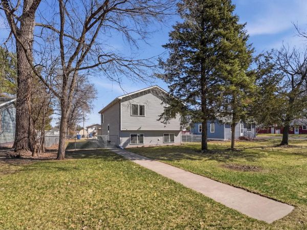1320 9th Avenue SE, Saint Cloud, MN 56304