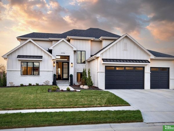 21016 C Street , Omaha, NE 68022