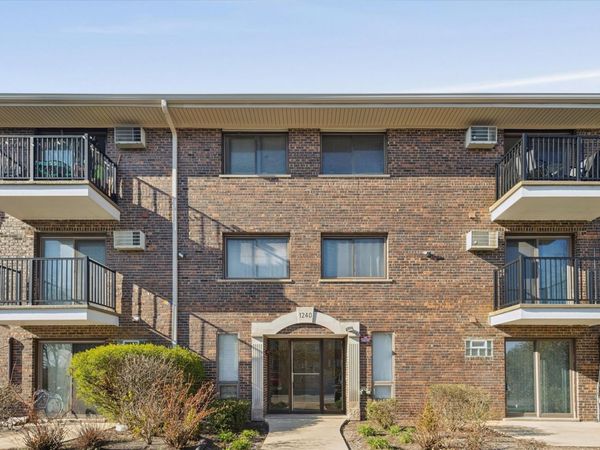 1240 S LORRAINE Road, Unit 3B, Wheaton, IL 60189