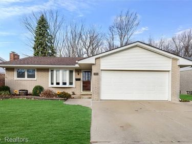 3992 Longmeadow Drive, Trenton, MI 48183
