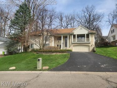 3086 Bloomfield Park Drive, West Bloomfield Twp, MI 48323