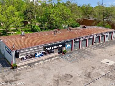 2833 S DORT, Flint, MI 48507