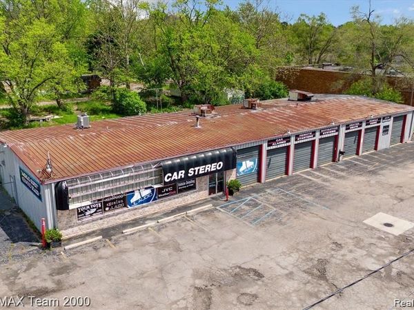 2833 S DORT, Flint, MI 48507