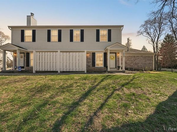 1412 Hidden Meadows Drive E., Walled Lake, MI 48390