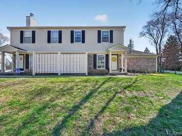 1412 Hidden Meadows Drive E., Walled Lake, MI 48390