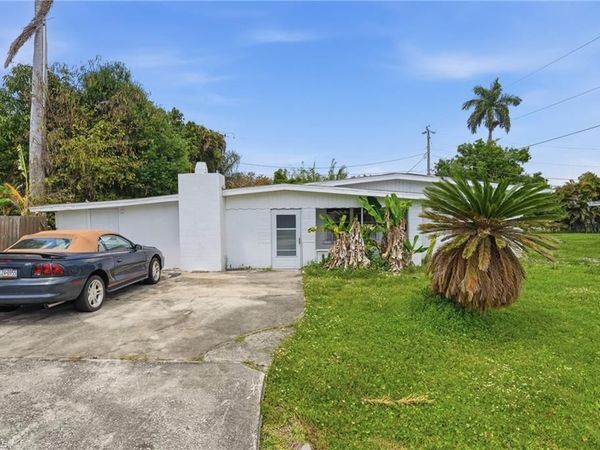 78 Victoria DR, NORTH FORT MYERS, FL 33917