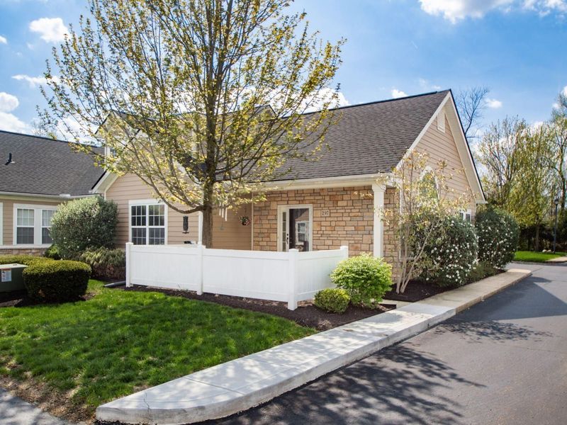 297 Cover Place, Columbus, OH 43235 Photo 2