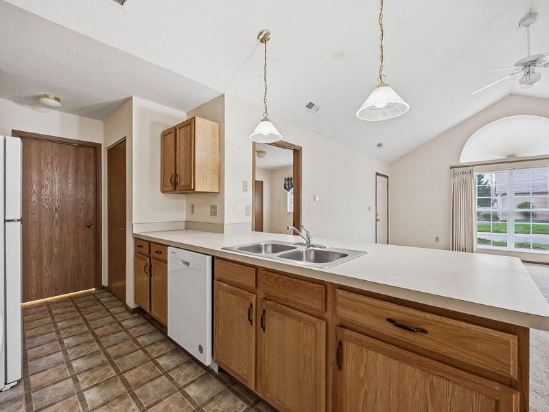 1251 Amberlea Drive E, Columbus, OH 43230 Photo 10