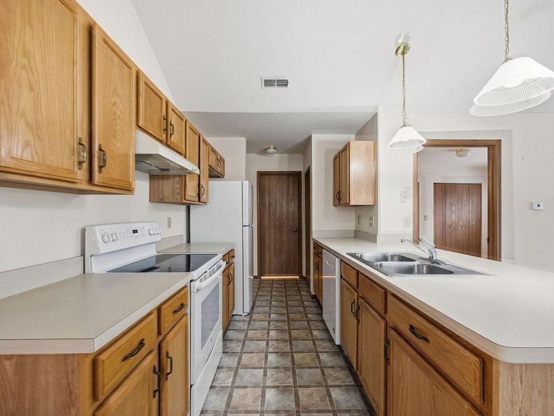 1251 Amberlea Drive E, Columbus, OH 43230 Photo 9