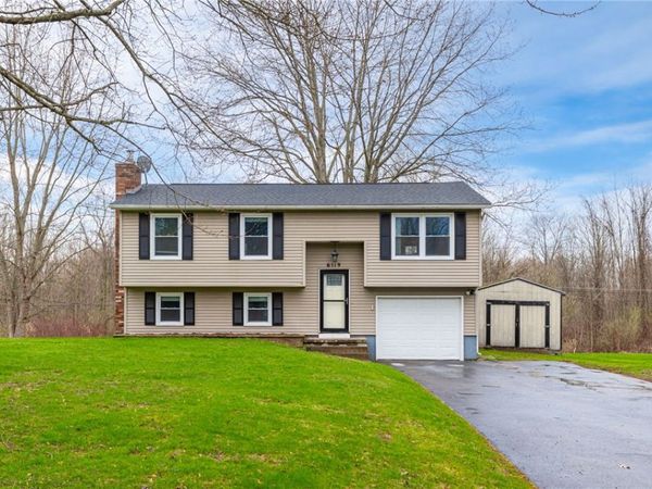 6119 Hollybush Lane, Ontario, NY 14519