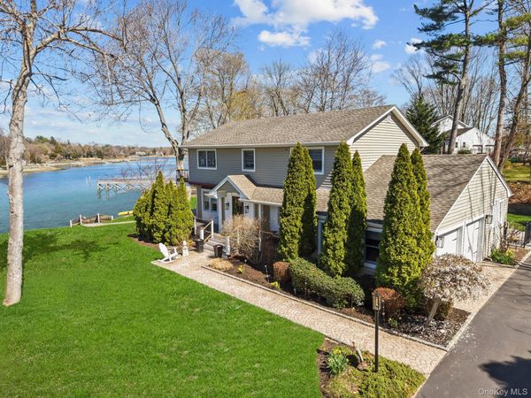 29 Dyke Road , Setauket, NY 11733