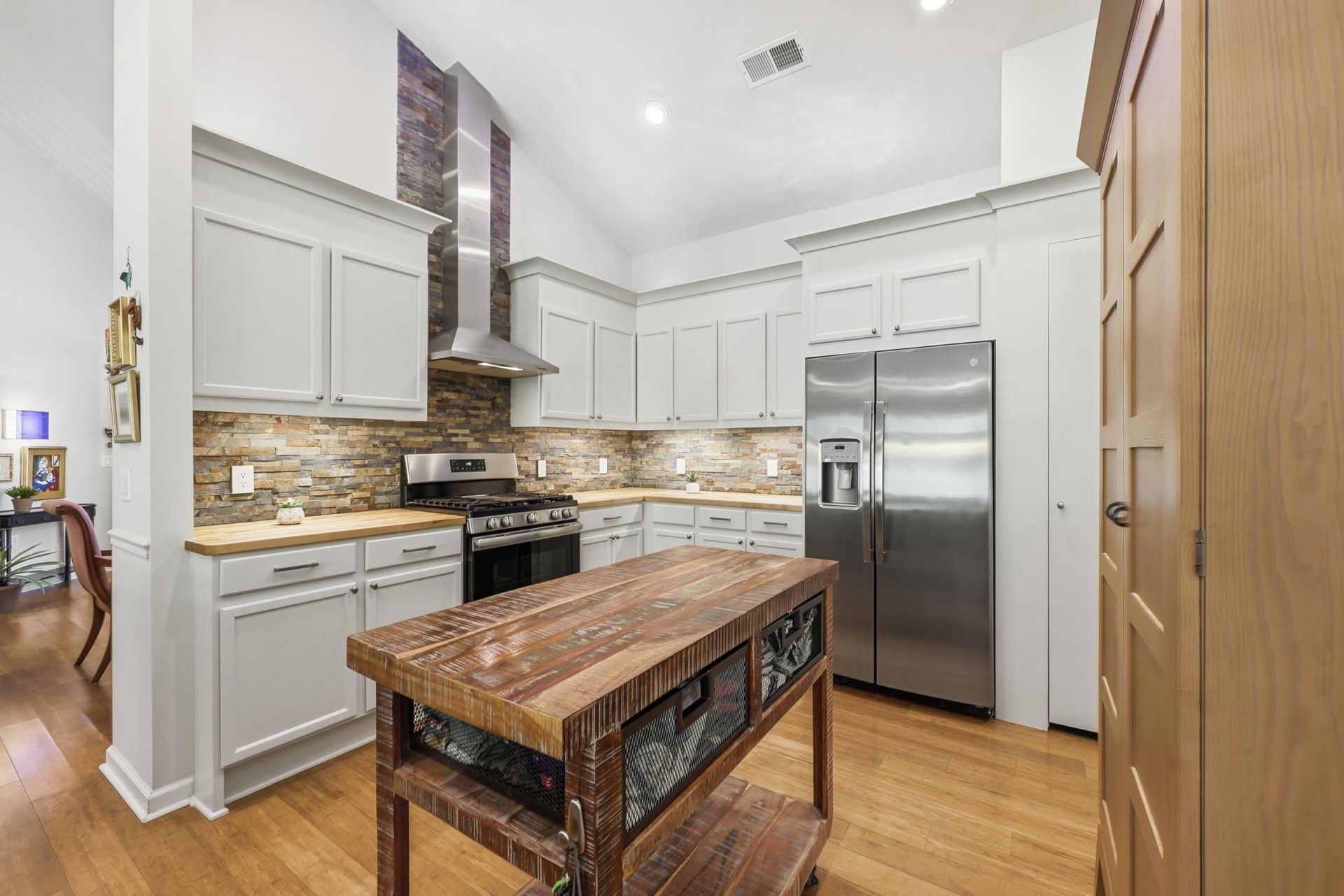 1215 Loblolly Ln. Photo 18