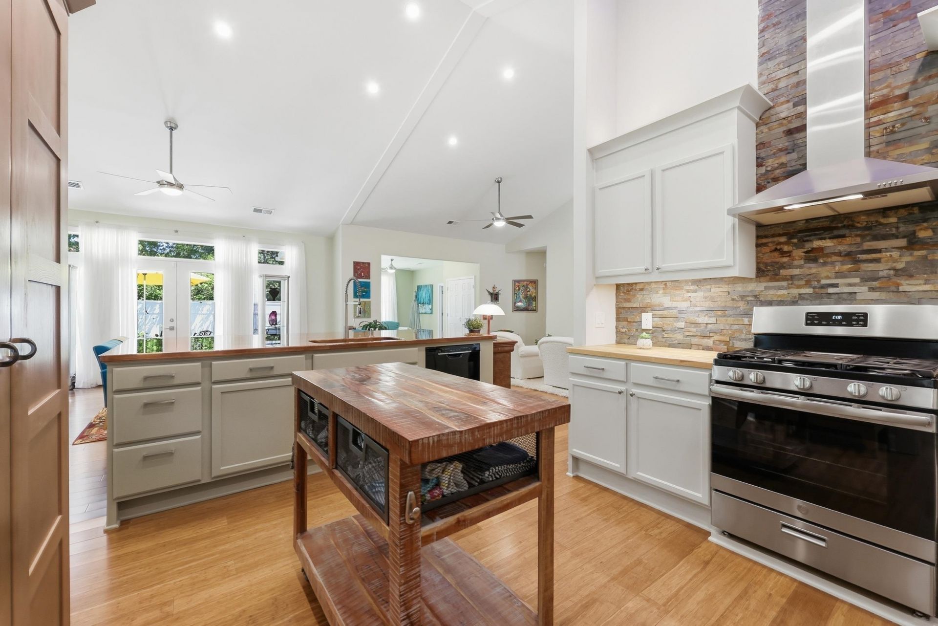 1215 Loblolly Ln. Photo 20