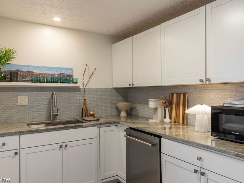 4210 Clinton Avenue, Cleveland, OH 44113 Photo 14