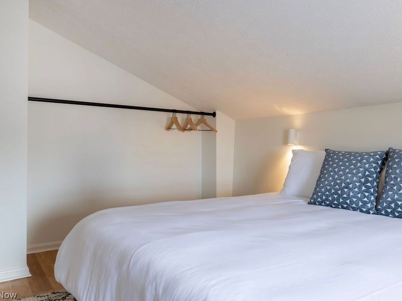 4210 Clinton Avenue, Cleveland, OH 44113 Photo 32