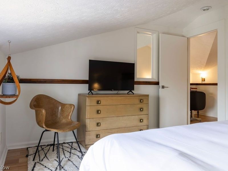 4210 Clinton Avenue, Cleveland, OH 44113 Photo 33