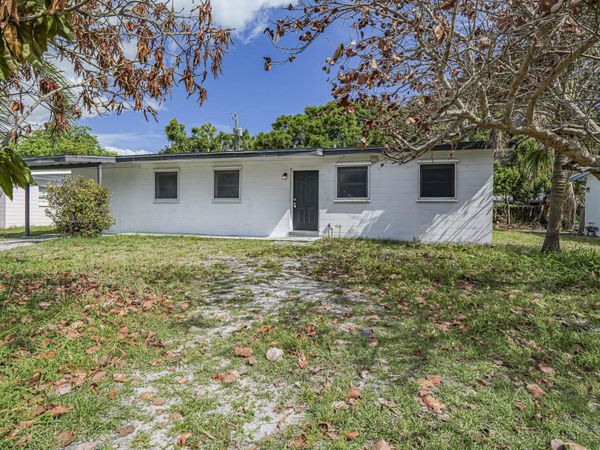 734 5th Place SW, Vero Beach, FL 32962