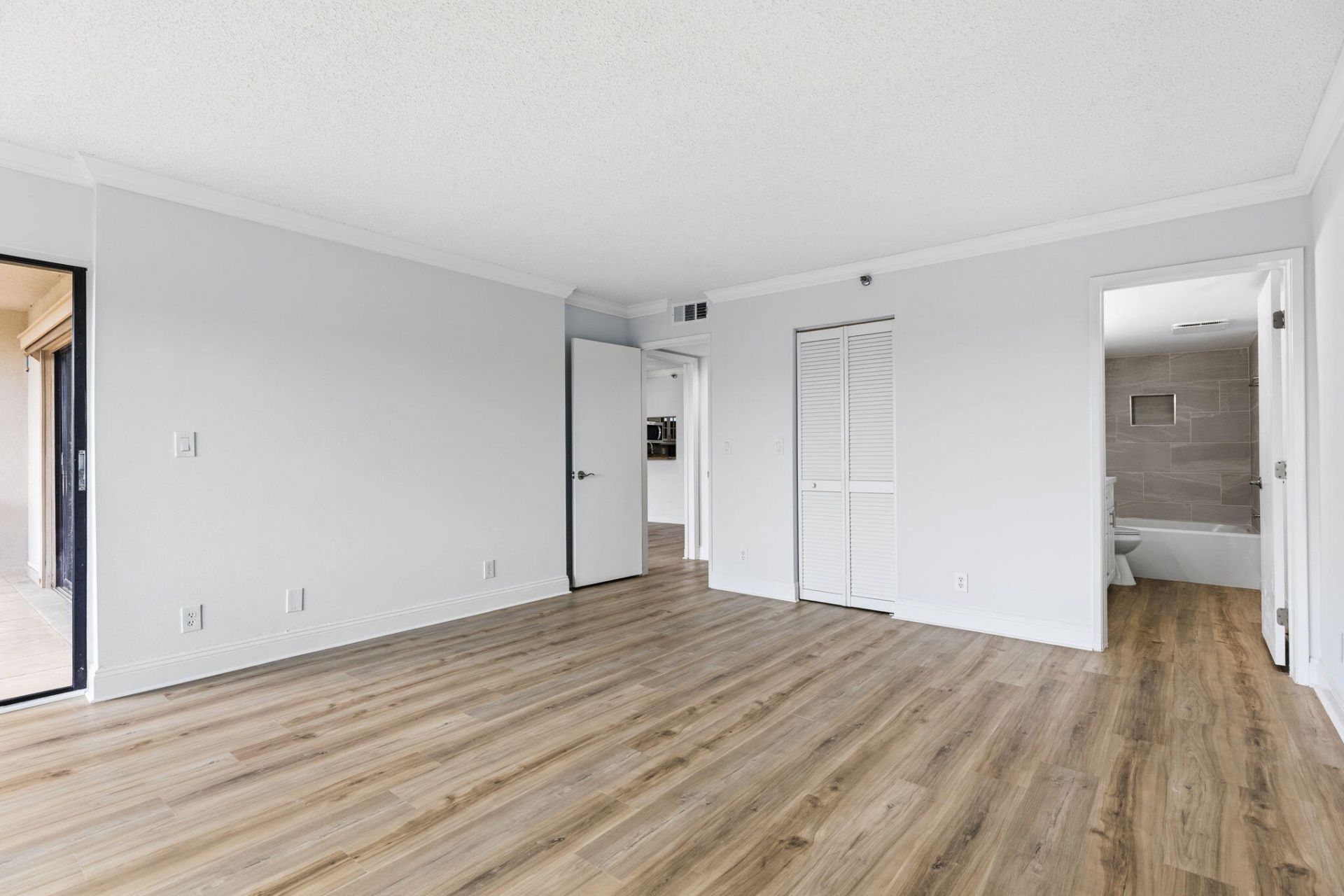 2202 S Cypress Bend Drive, Unit 503, Pompano Beach, FL 33069 Photo