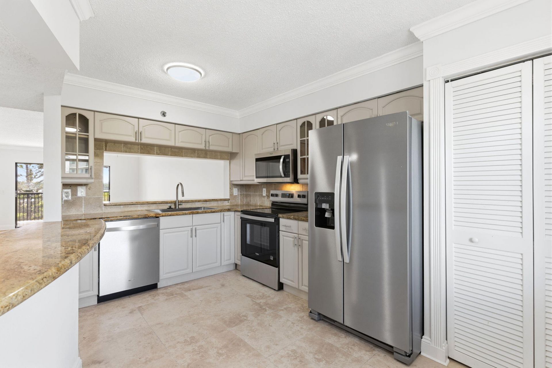 2202 S Cypress Bend Drive, Unit 503, Pompano Beach, FL 33069 Photo