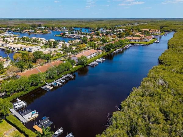 266 Newport DR, Unit 305, NAPLES, FL 34114