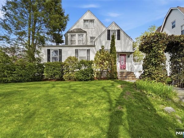 3 Stuyvesant Avenue, KEARNY, NJ 07032