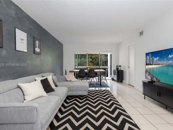 8885 Fontainebleau Blvd , Unit 205, Miami, FL 33172